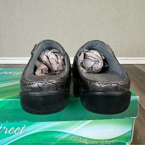 Easy Street Holly Women's Mules • Pewter • New in Box • 8.5 W - Picture 3 of 6